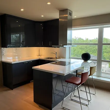 Apartment Colorful Family Friendly Near The Sea - Artistic & Spacious