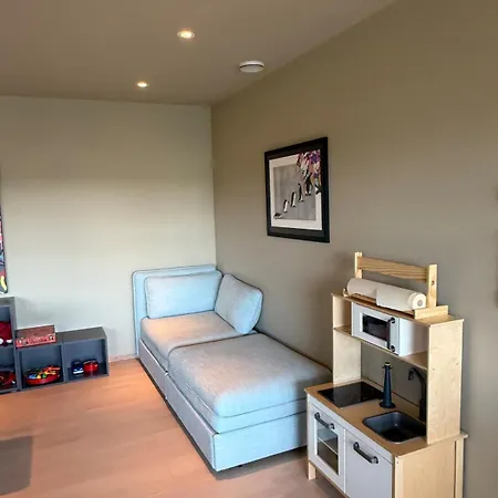 Apartment Colorful Family Friendly Near The Sea - Artistic & Spacious *