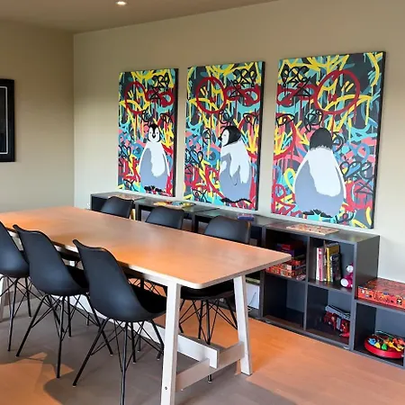 Colorful Family Friendly Near The Sea - Artistic & Spacious Daire